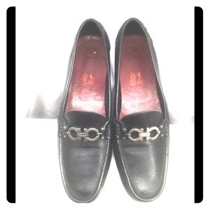 Lady’s Ferragamo, flat shoes